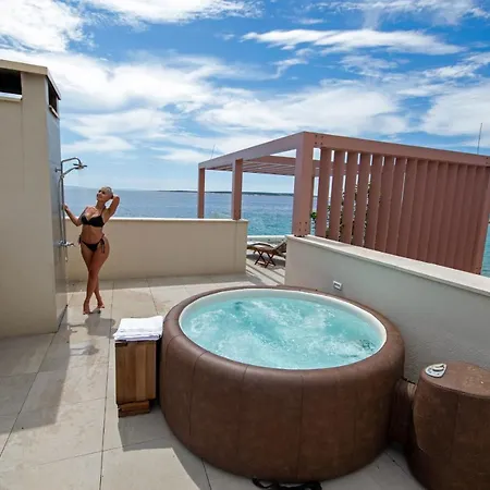 Katja & Hana By Pag Tours Kolan