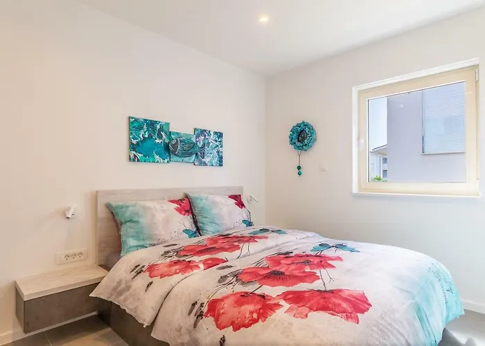 Katja & Hana By Pag Tours וילה