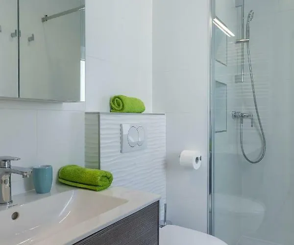 Katja & Hana By Pag Tours *