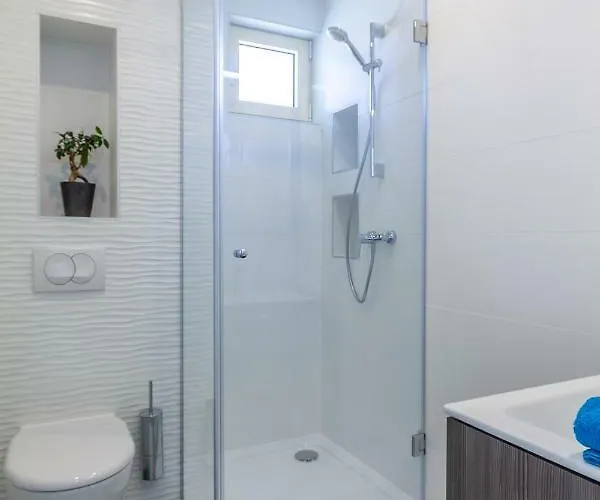 Katja & Hana By Pag Tours