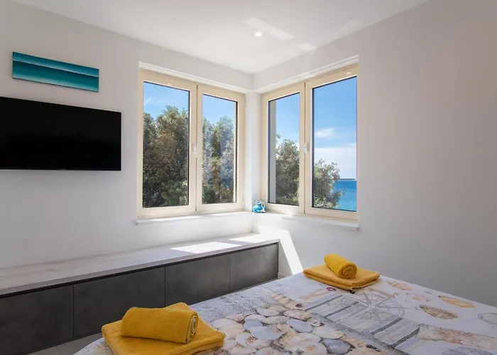 Katja & Hana By Pag Tours