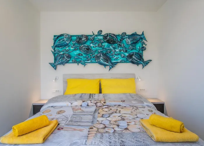 Katja & Hana By Pag Tours * Колан