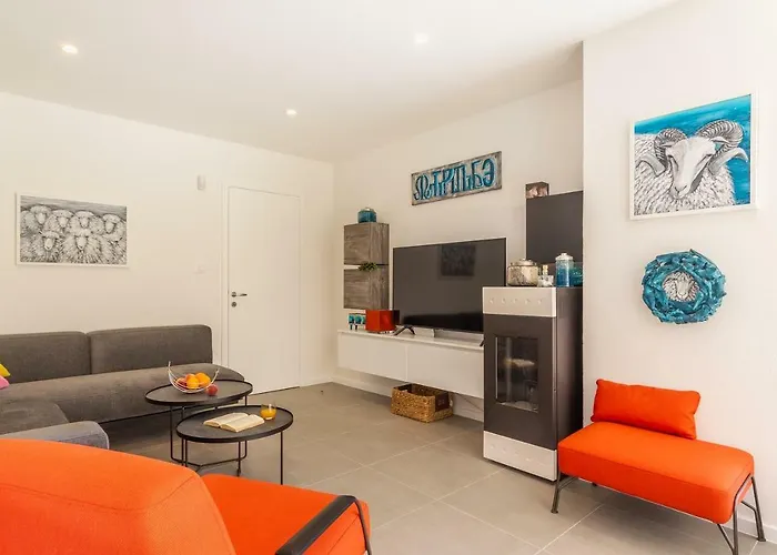 Katja & Hana By Pag Tours * Колан