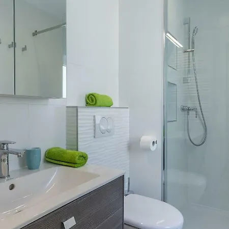 Katja & Hana By Pag Tours *