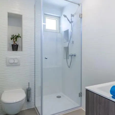 Katja & Hana By Pag Tours